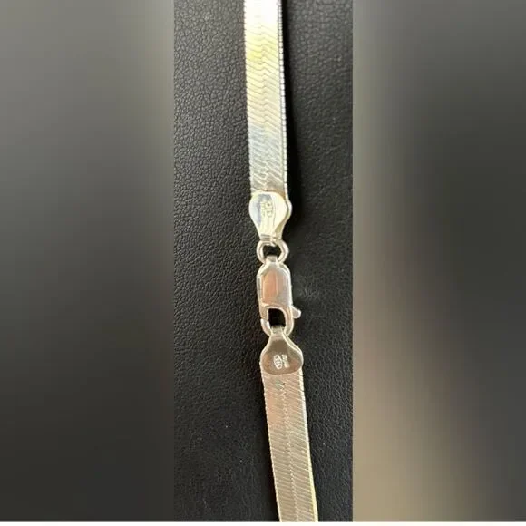 12/5–27 Vintage Sterling Silver Herringbone Necklace - Picture 2 of 2